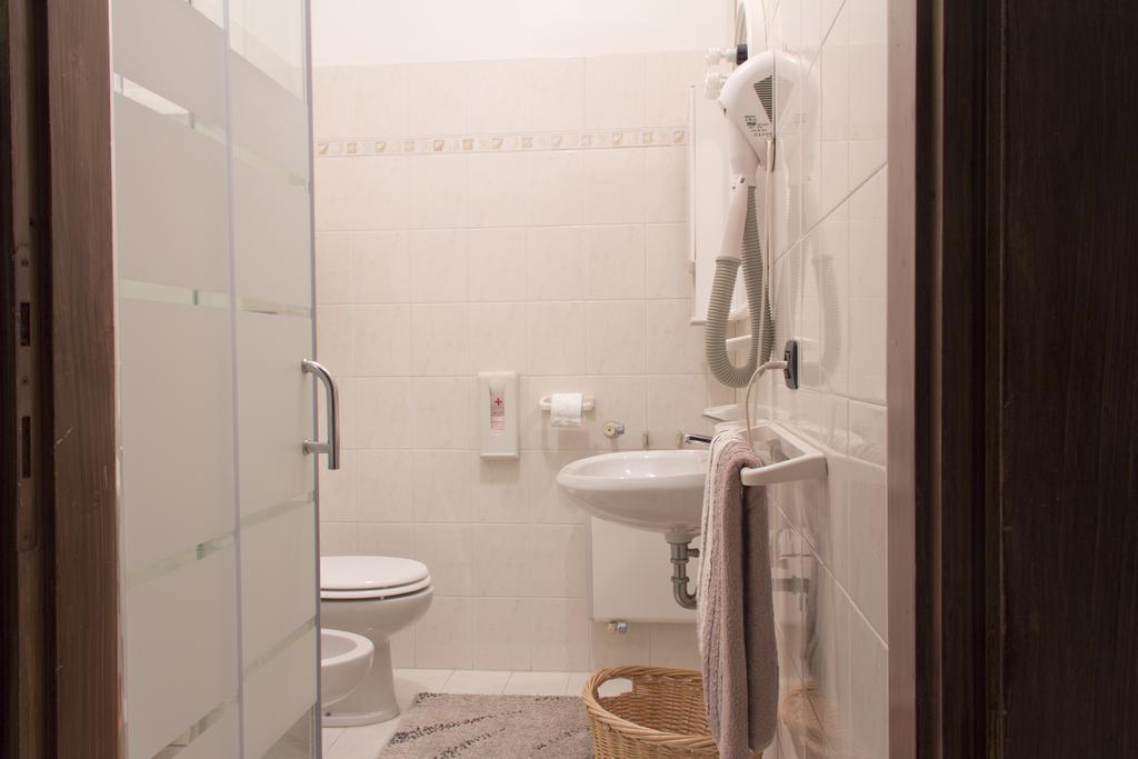 Guest House Villa De Ros Saló Zimmer foto